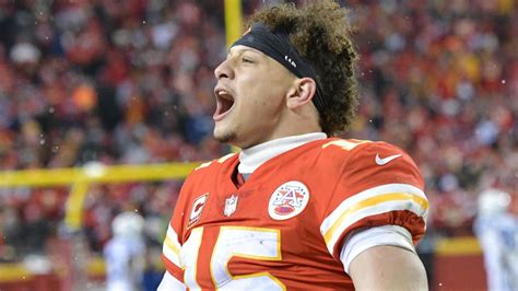 2018 NFL MVP: Patrick Mahomes beats out Drew Brees for top award at NFL ...