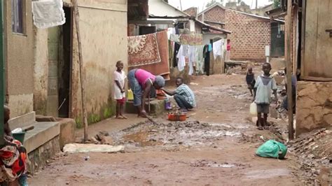 Plotting a better life in Ugandan slums - YouTube