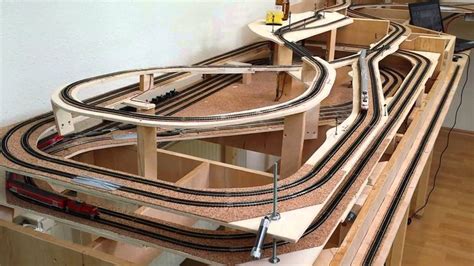 Image result for oo track designs 6x4 layouts | Modellbahnanlage, Modelleisenbahn n, Modellbahn