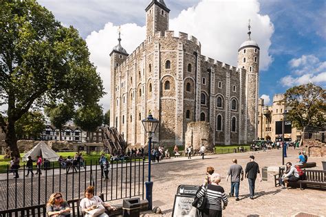 London Attractions.: TOWER OF LONDON