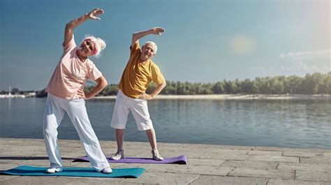 5 Safe Outdoor Exercises Seniors Should Perform | OnlyMyHealth