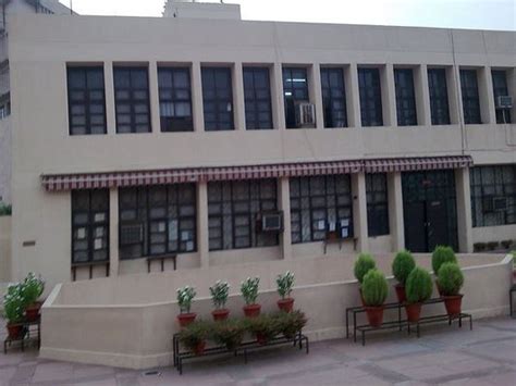 Zakir Husain Delhi College: Courses, Contact Details, Facilities