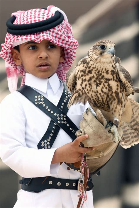 Qatari boy in traditional dress | Beautiful children, Traditional dresses, World cultures