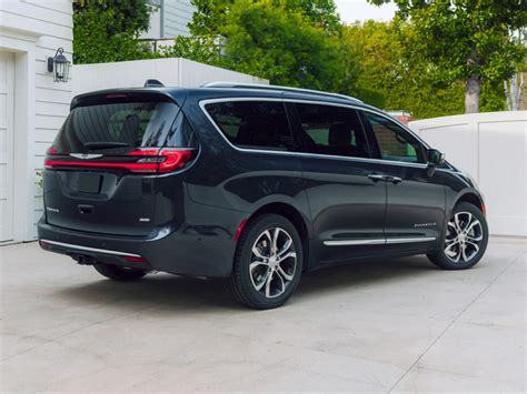 2023 Chrysler Pacifica - Specs, Prices, MPG, Reviews & Photos | Cars.com