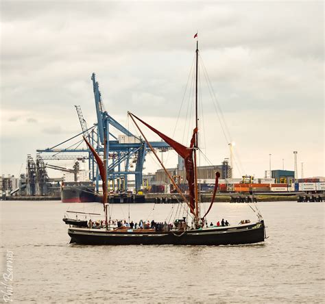 Thames barge photographed from Northfleet looking over the Thames to Tilbury. | Barge ...