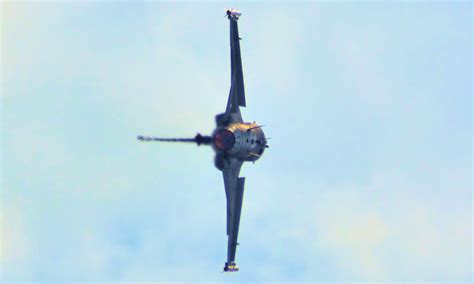 Air show,stunts,aircraft,f-16 falcon,aviation - free image from needpix.com