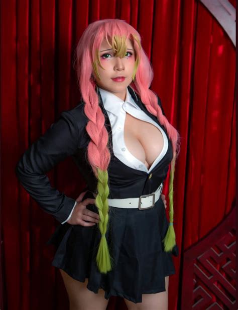 Uy Uy has just released her sexy cosplay of Mitsuri Kanroji from "Demon Slayer" - TGG