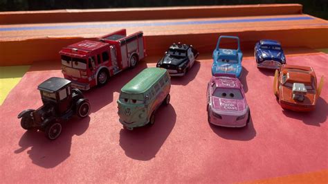 Looking Lightning McQueen toys / Disney Pixar Cars / Lizzie, Fillmore ...