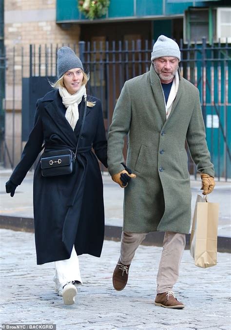 Liev Schreiber takes hand-in-hand NYC stroll with his girlfriend Taylor ...