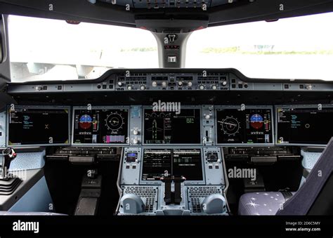 Airbus A350 Xwb Cockpit Layout In The Night Aircraft - vrogue.co