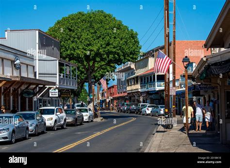 Lahaina, Maui, Hawaii. People walking and enjoying the shops on Front ...