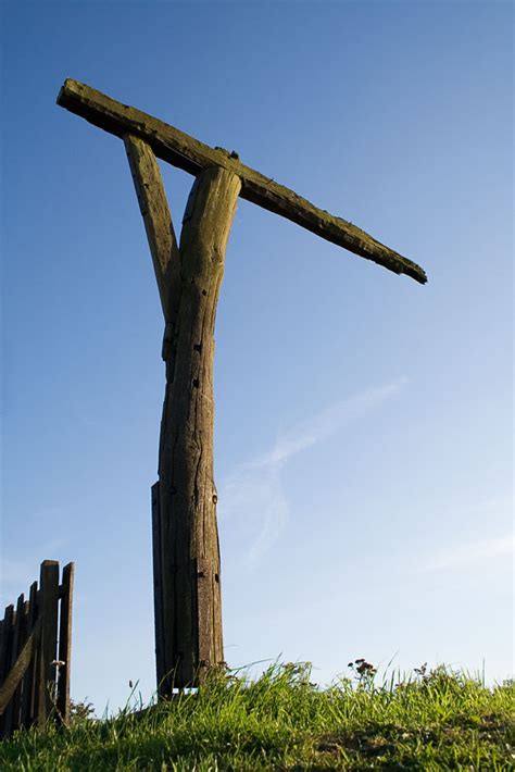 File:Gallows at Caxton Gibbet.jpg - Wikimedia Commons