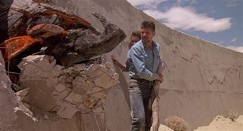 Tremors (1990) review — Creature feature just as good 30 years later | Flaw in the Iris