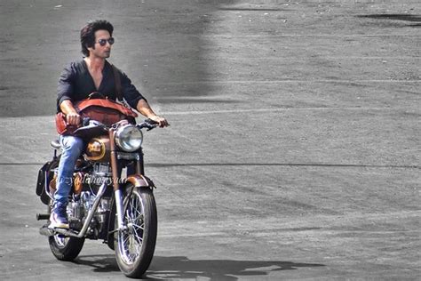 Zyada Hosiyaar on Instagram: “Dr. Kabir Singh 🏍️ . In Frame :- @shahidkapoor . Description: If ...