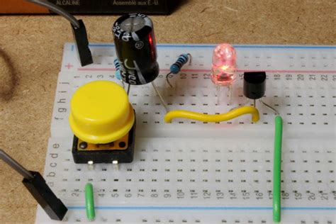 Time Delay Circuit with Capacitors, Transistors & Resistors | Arrow.com