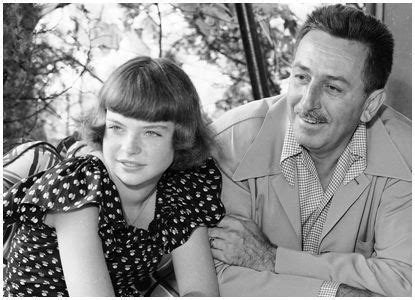 Walt Disney with his daughter, Sharon. | Mundo walt disney, Personas importantes, Padre y madre