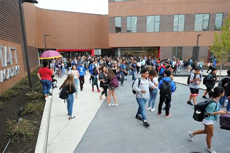 Taft High School’s new $77M freshman building opens for class: ‘It’s so ...