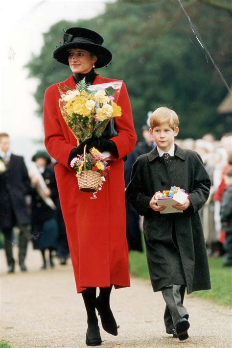 British Royal Family Christmases Through the Years [PHOTOS] – Footwear News