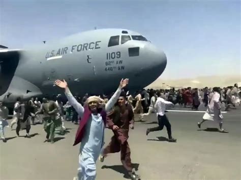 Kabul Airport Plunges Into Chaos as Taliban Patrol Capital | Chicago ...