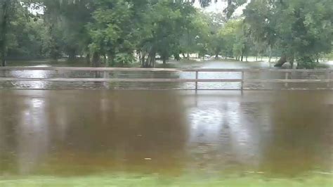 Brazos River flooding 2017 - YouTube