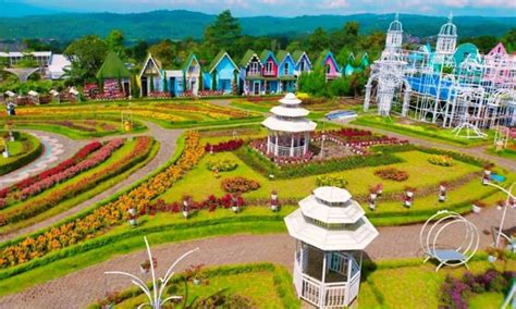 √ 7 Pesona Taman Celosia Semarang yang Bak di Negeri Dongeng