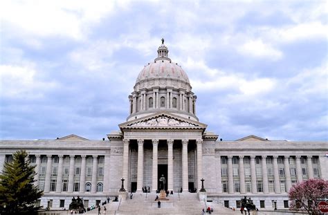 Missouri State Capitol Building in Jefferson City, Missouri - Encircle ...