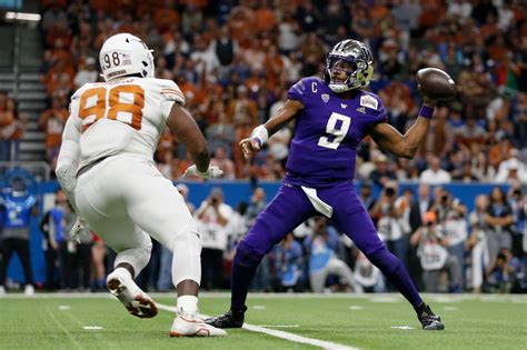 Penix, No. 12 UW Huskies hold off No. 21 Texas 27-20 in Alamo Bowl