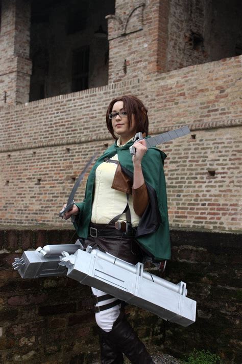 Hanji, Shingeki no Kyojin by Giuzzys on DeviantArt | Shingeki no kyojin, Favorite character, Cosplay