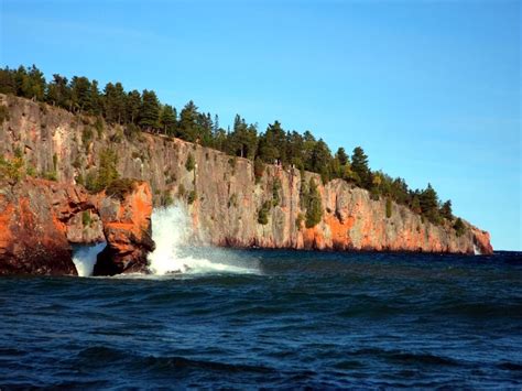 Lake Superior north shore stock image. Image of shoreline - 6515609