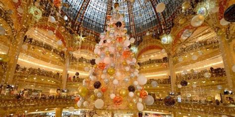 Christmas in France - French Christmas Traditions With Audio Pronunciation 🎄🎁🎅