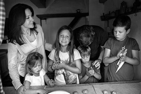 New portraits of Crown Prince Frederik and Crown Princess Mary were ...