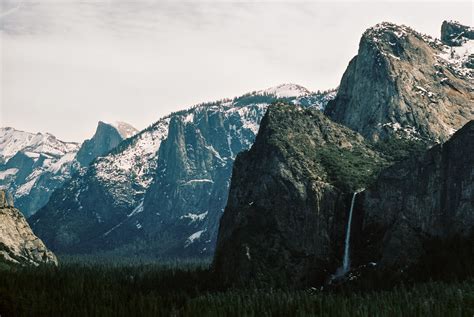 Yosemite, captured on 35mm film [OC][5444x3649] : r/EarthPorn