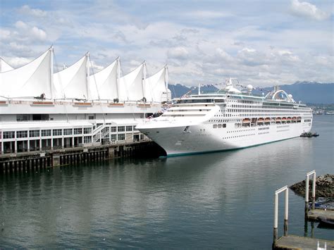 Cruise ship | Cruise ship at Vancouver convention centre. Su… | Flickr