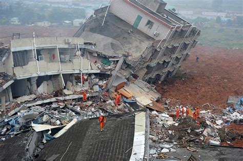 China landslide aftermath: Images of devastation after mountain of mud collapsed in Shenzhen