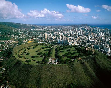 Punchbowl, a crater containing the … – Bild kaufen – 70101122 lookphotos