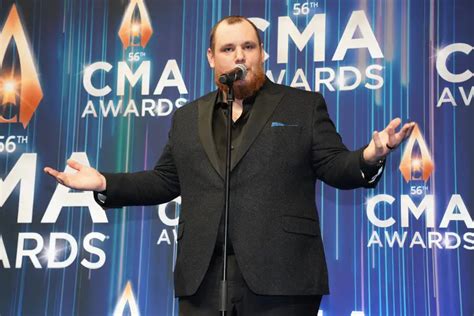 2022 CMA Awards: Luke Combs Reflects On ‘Huge’ Entertainer of the Year ...