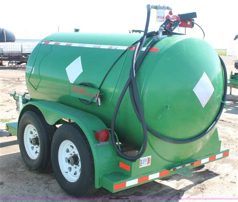 Lee 1,000 gallon fuel tank trailer in Claude, TX | Item H1505 sold | Purple Wave