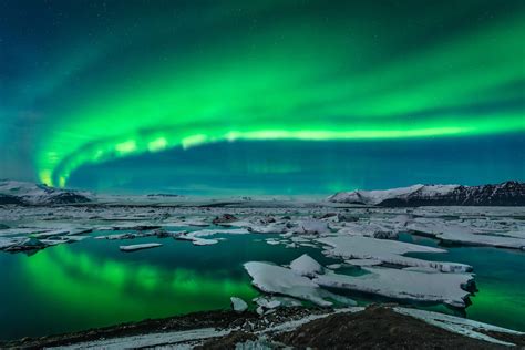 Guide to the Northern Lights in Iceland in 2024 | Activity Iceland