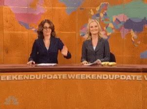 Tina Fey Amy Poehler GIF - Tina Fey Amy Poehler Dancing - Discover & Share GIFs