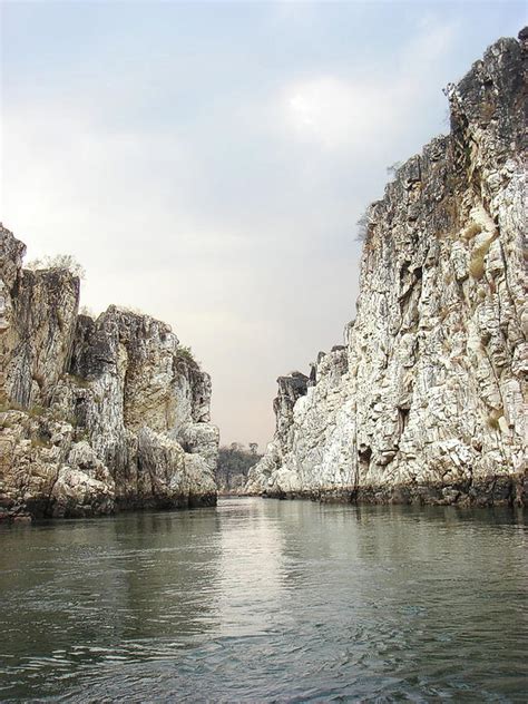 Marble Rocks Of Bhedaghat by Atul Tater