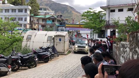 The Dalai Lama arriving in his home in India, April 2019 - YouTube