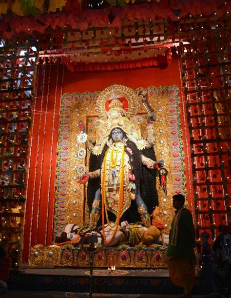 Like Sabarimala, this Kolkata Kali Puja prevents women’s entry - Asian Lite UAE