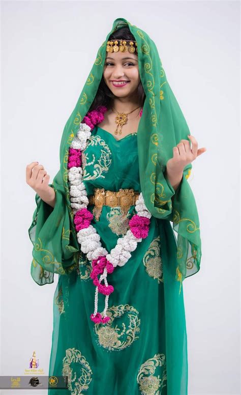 Traditional Clothes, Aden / Yemen | Traditional outfits, Yemeni clothes ...