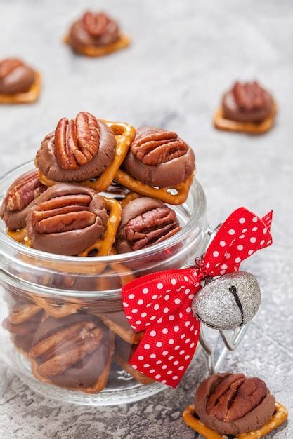 Premium Photo | Chocolate caramel pecan pretzel bites