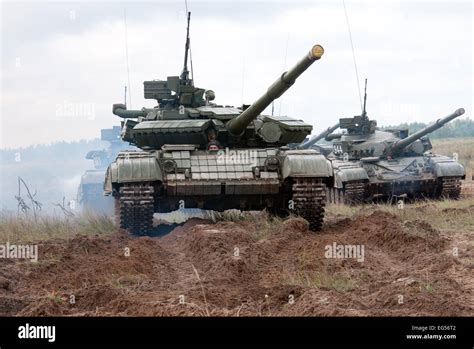 Group Ukrainian T-64BV Stock Photo - Alamy