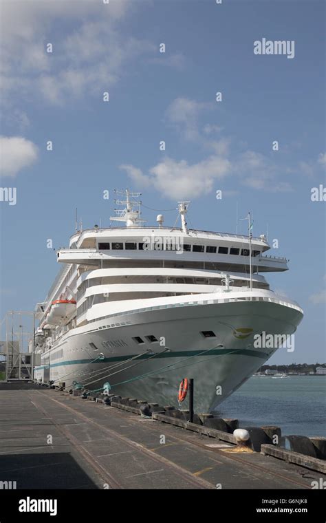 cruise ship terminal auckland new zealand Stock Photo - Alamy