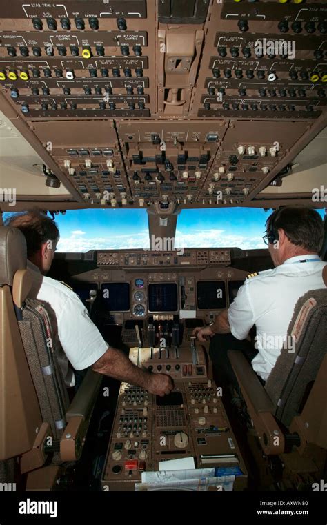 Boeing 747 cockpit Stock Photo - Alamy