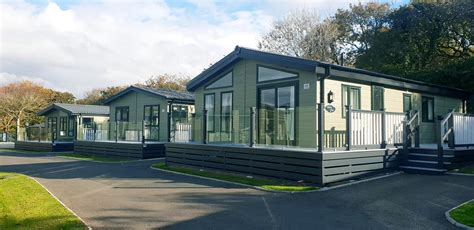 New Forest Lodge Retreat - Holiday Lodge Park in Hampshire, South East ...