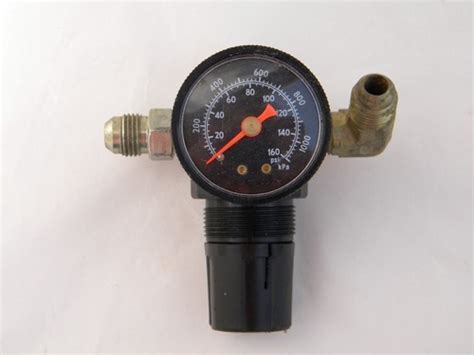 Watts Fluidair R364-02C compressed air regulator w/gauge