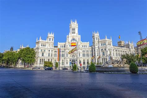 Cybele Palace in Madrid - Supporting Stately Order – Go Guides